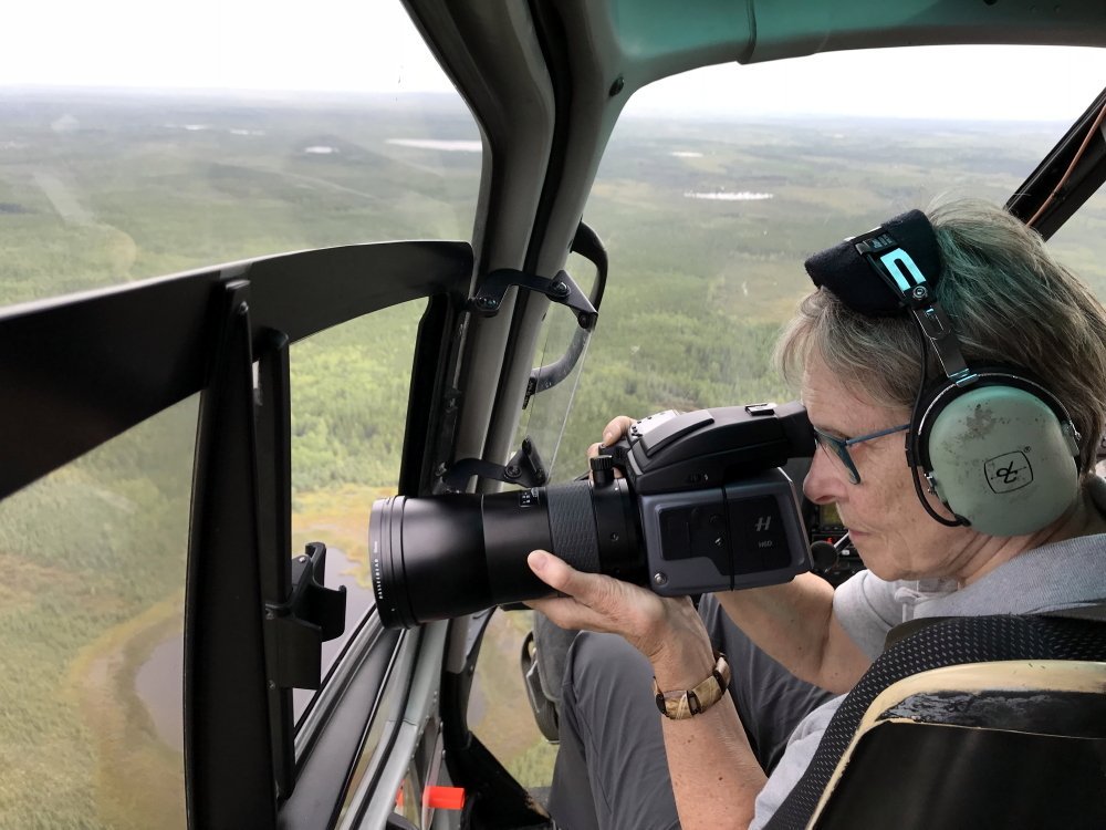 CanGeo's tweet image. Roberta Bondar, Honorary VP of the @RCGS_SGRC, is doing some work in — or should we say above? — Canada's largest national park! Bondar and team are taking aerial footage of endangered whooping crane nests in Wood Buffalo; follow along @RBondarFdn #AMASSflight