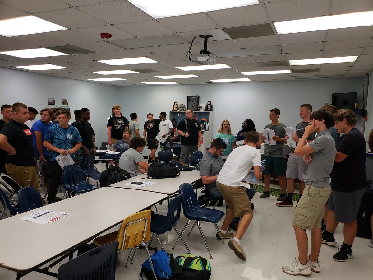 LE_Tampa's tweet photo. Central 🏈 discount cards on sale now! Great kickoff with @coachwarren17 and his squad. See a 🐻 player to get yours today! @Centralbearnews

#Refuse2BeOutworked #Football #Fundraiser https://t.co/cjjrxkK0GS
