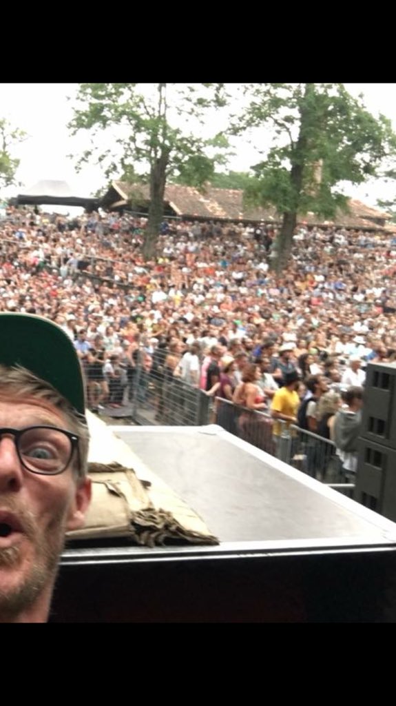 Matlhomme's tweet photo. Desde el escenario / depuis la scène avec @SaraCurruchich à Luxey pour le festival @Musicalarue #Inolvidable #Merci #Matyox #GiraRaíz #SaraCurruchich https://t.co/CHREZhXl4a