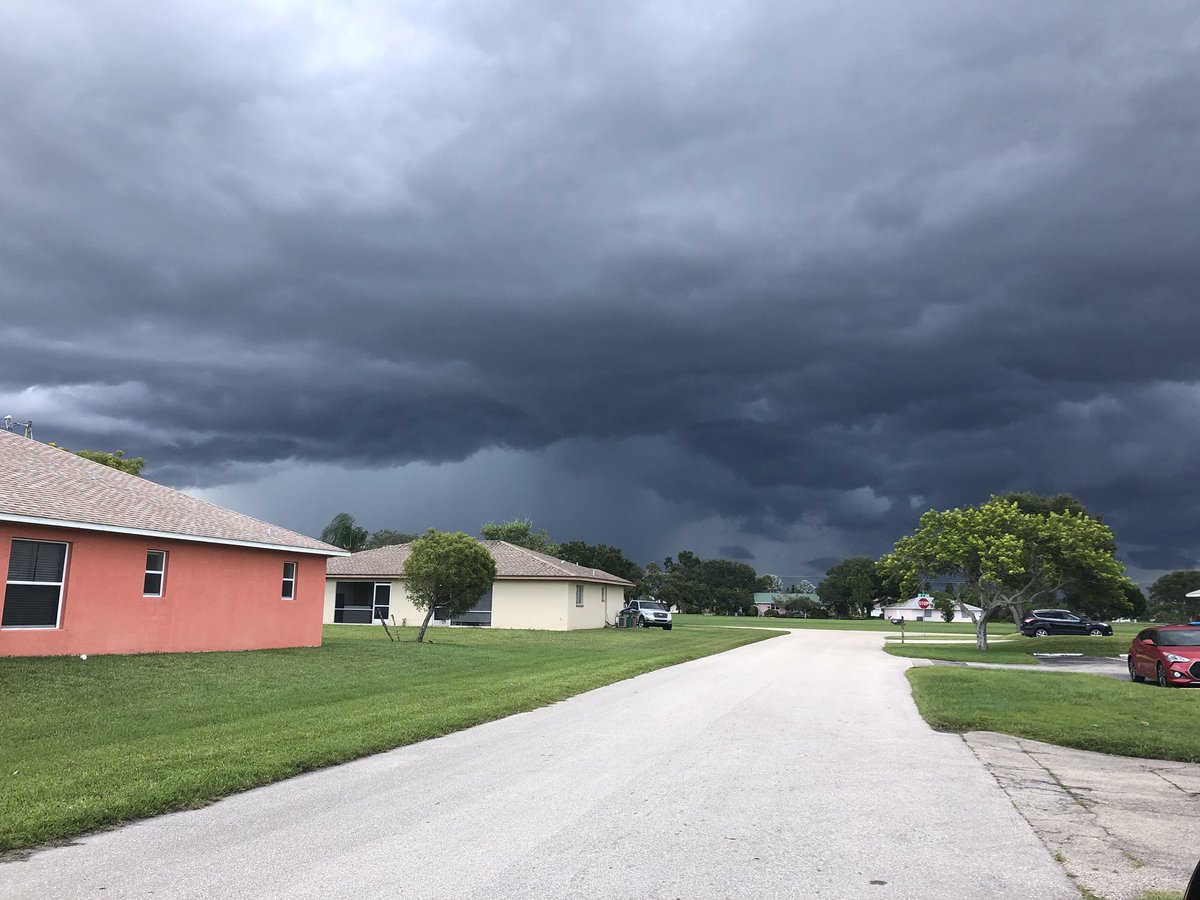 DeliaDAmbra's tweet image. Some Lex Luthor weather headed our way Cape Coral....#getinside