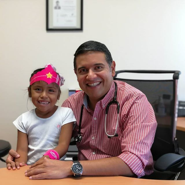 Ramon_Barragan's tweet photo. Que padre foto!
Y así muchos días. 😍
Muchas gracias familia Deloya.
Dice Rebe mi pediatra no lo cambio por nada. ✨🎉🏅
.
.
.
#DrBarraganPediatra #papasdeprimera #MiPediatraEnCabo #HospitalHmas https://t.co/qHQ8ZCiUa3 https://t.co/3S79V0nFYu