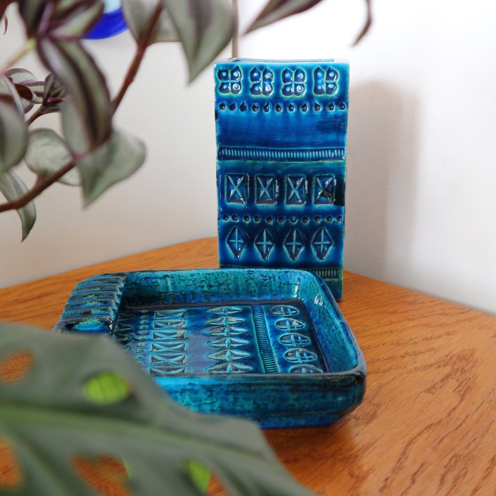 RetroTerapia's tweet photo. My Bitossis💙
(once again as I'm new to Twitter and didn't know that retweets from IG don't show photos😳)
#Bitossi #Modernist #midcenturymodern #vintage #pottery #vintagepottery #riminiblu #aldolondi #italiandesign https://t.co/ibOqdotYLt