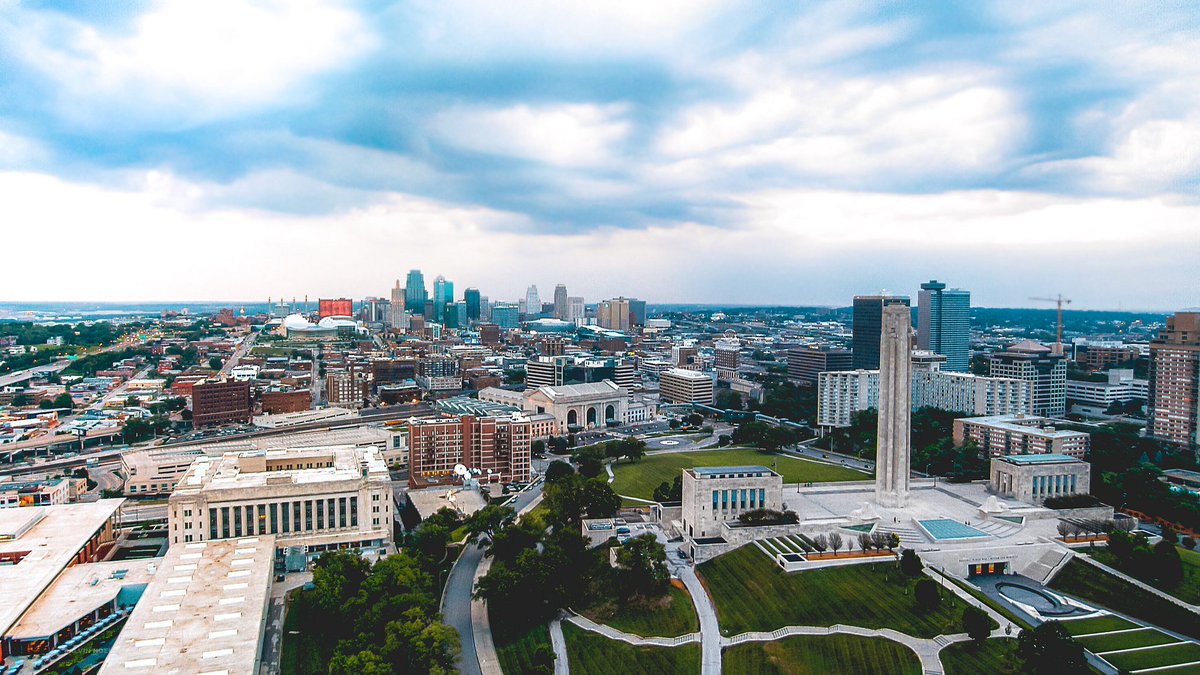 VisitKC's tweet photo. #FlickrKC: High above it all. https://t.co/h80bVcxDJl #HowWeDoKC https://t.co/ttVhMx8dok
