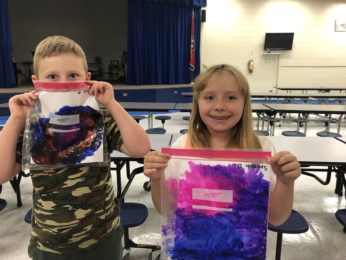 HC_ESP's tweet photo. John Hay enjoyed painting in a bag at ESP. @BuddySmith13 @teresabateayers  #afterschoolmatters https://t.co/QNHjs69RIw