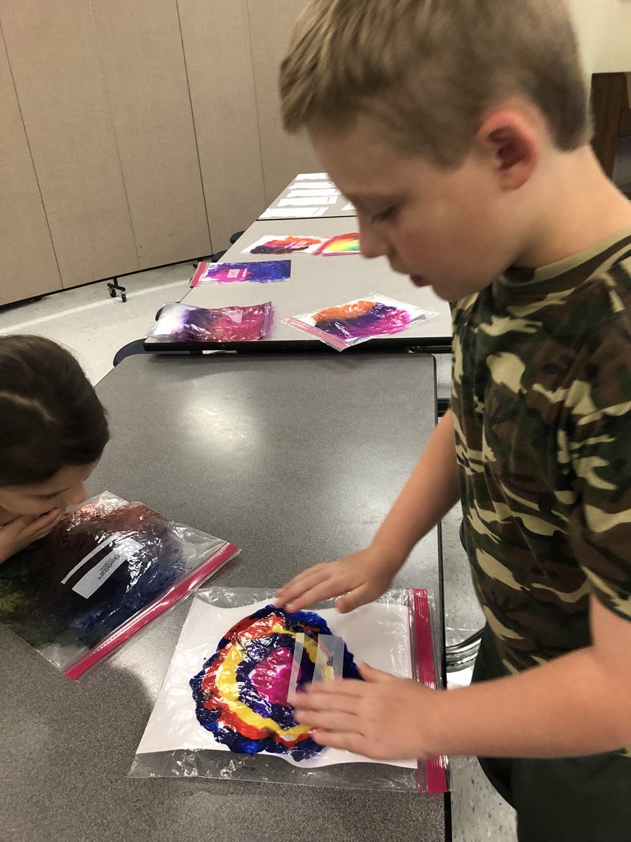 HC_ESP's tweet photo. John Hay enjoyed painting in a bag at ESP. @BuddySmith13 @teresabateayers  #afterschoolmatters https://t.co/QNHjs69RIw