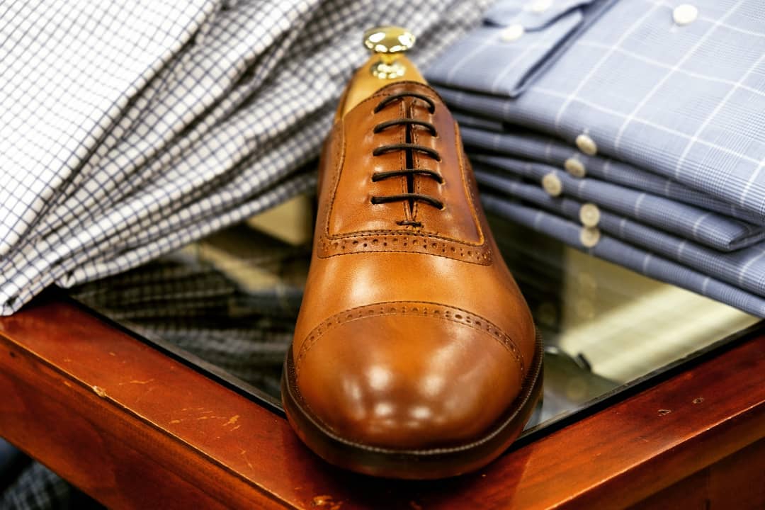 TLRclothiers's tweet photo. We Are Among The First To Offer the New Classic Dress Shoe by #Martindingman // The Charleston Cap Toe in Chestnut and Black //By a Great Co. Many of You Already Know and Love! // @martindingman #TLRclothiers #TLRmgm #TLRfall18 #menswear #ShopLocal #shoegame #mensshoes https://t.co/QFK4ra6w5T