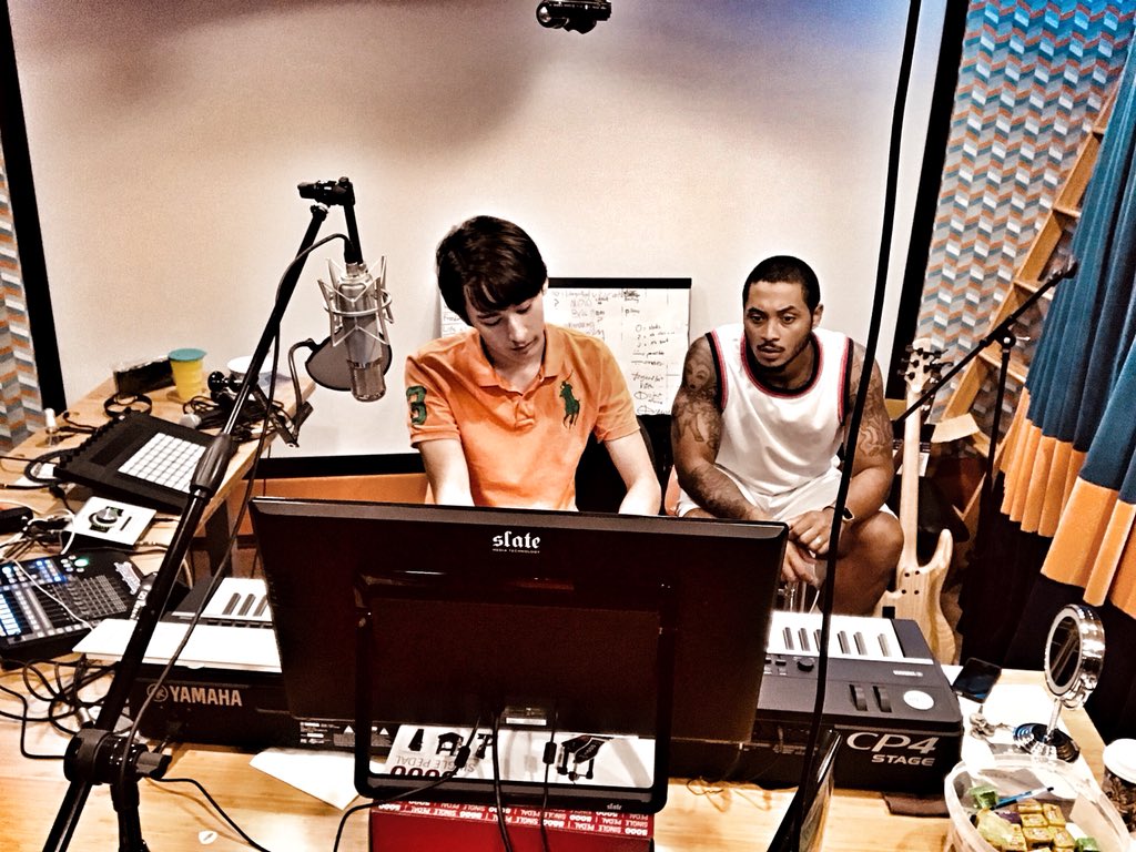 JustinRiverston's tweet photo. Home - Work                          #soundengineer #producer #music #studio #studiolife #singer #songwriter #artist #album #creator  #musically #musician #goals #Losangeles #santamonica #pianist #Cali #California #vocals #writing #hustle #summer #thankful #creative #orange #art https://t.co/HH2JPYwpIS