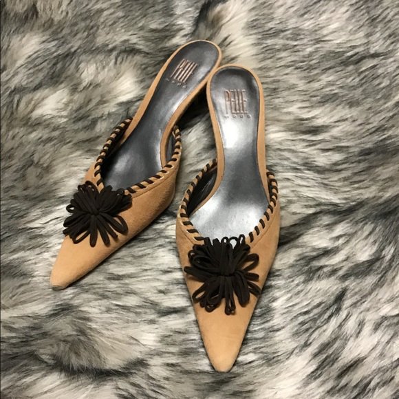 UniquelyPatrice's tweet photo. So good I had to share! Check out all the items I'm loving on @Poshmarkapp #poshmark #fashion #style #shopmycloset #anntaylor #pellemoda #colehaan: https://t.co/nJD5pL7k7C https://t.co/EdN66KXKWd
