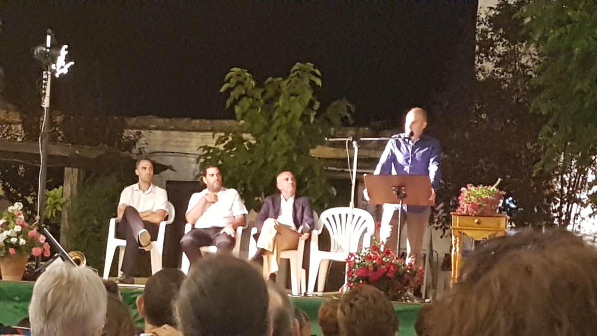 El "Pirru" y su "Autobús de la vida" nos ha hecho reflexionar. Un emotivo pregón hecho desde lo más profundo del corazón. Bravo! Y buenas fiestas!  

#pitres #GRANADA #Alpujarra #alpujarras #SanRoque2018