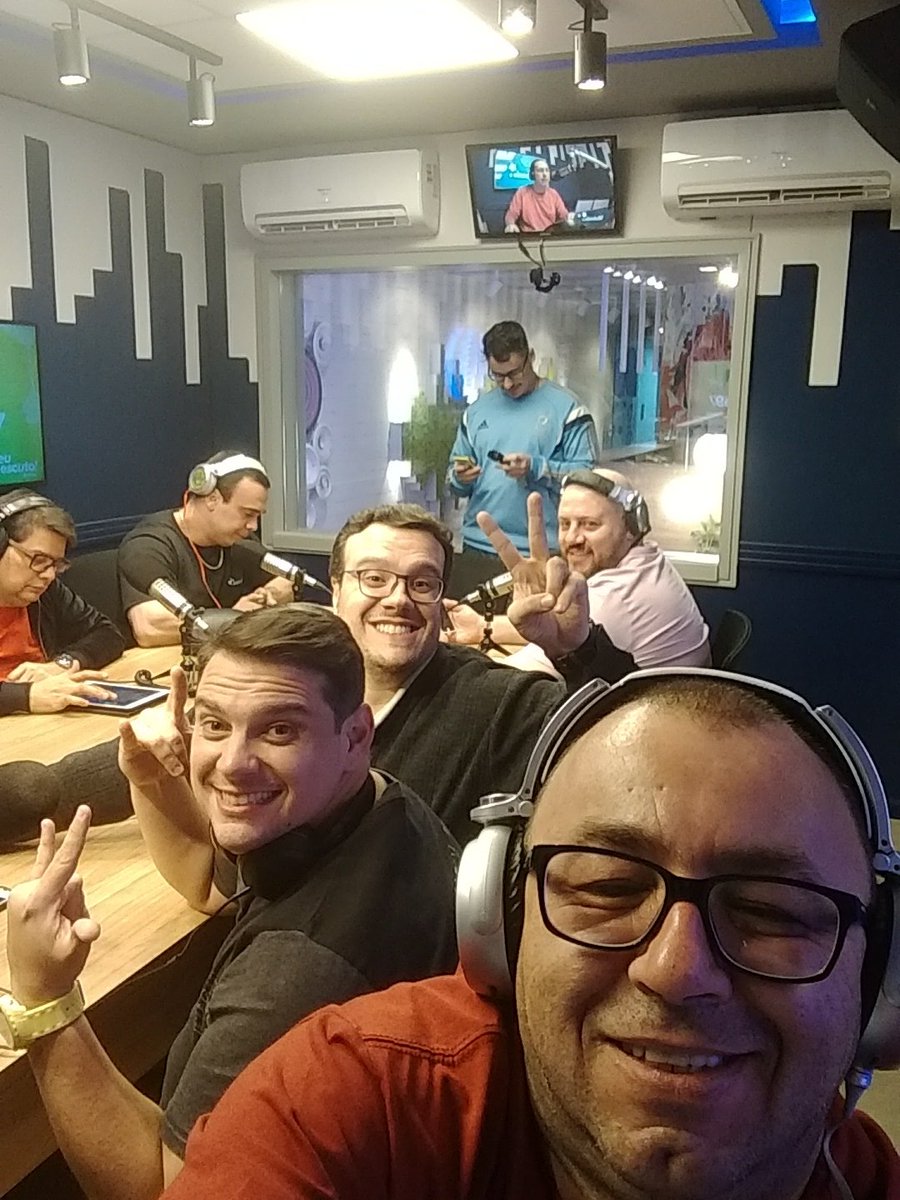 ba97fm's tweet image. Opaaaaaaa no Ar #Estadio97 n° 5062....hoje é Dia dos Ouvintes Virgens, aqueles que nunca falaram no Programa ao vivo.....Virgens, participem 3284-7097 #DataBá Informou.