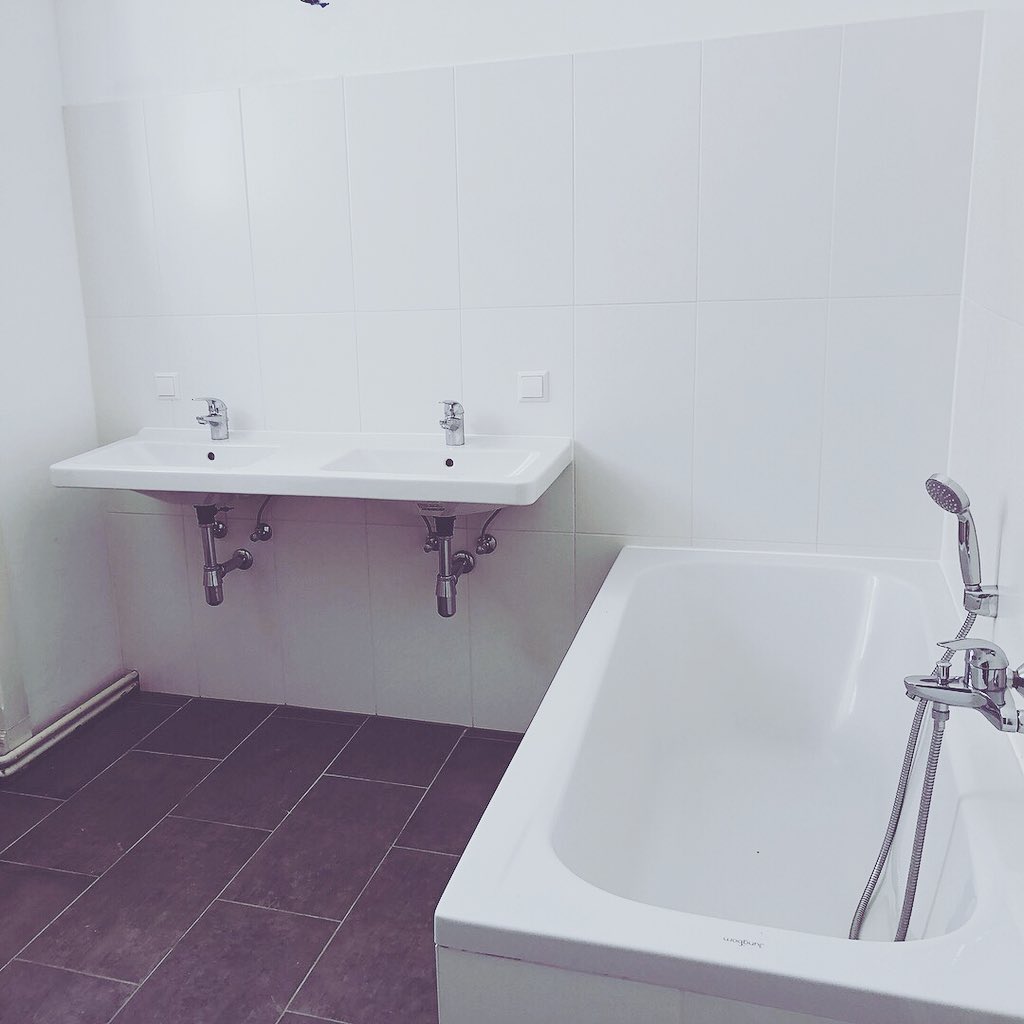 mannlicher_immo's tweet photo. #mietwohnung #altbau #mödling

110,50 qm; 3 Zimmer; kleiner Balkon; voll ausgestattete Küche mit Essbereich und Speis; Bad mit 2 Waschbecken, Badewanne u. Dusche; WC; Abstellraum; großzügiges Vorzimmer; Gesamtmiete € 1.435,94; Kaution 3 BMM.

Kontaktaufnahme unter 0660 2235630! https://t.co/BUelbHHCAi