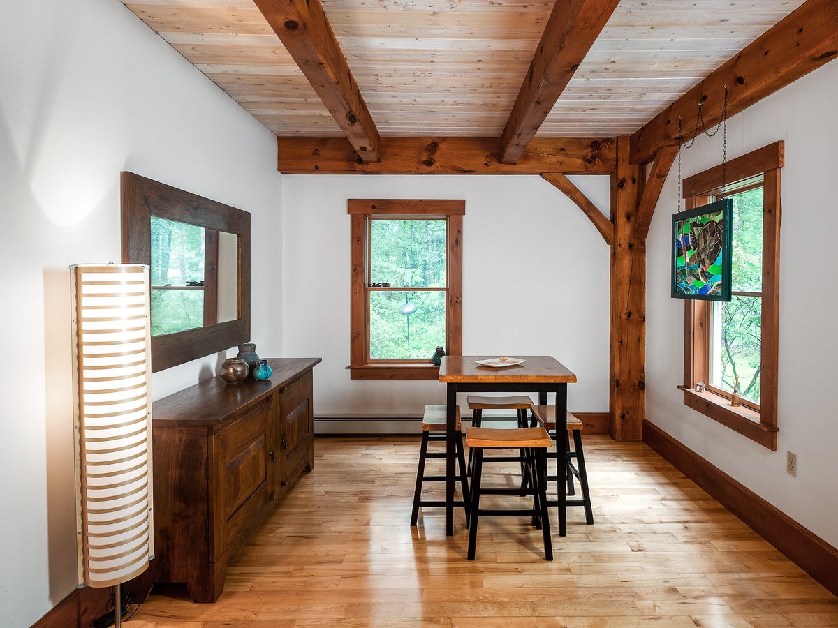 GetGoodLight1's tweet image. A nice range of wood tones are found in the post and beam house in Lee, NH. bhgre.com/property/45-Ho…