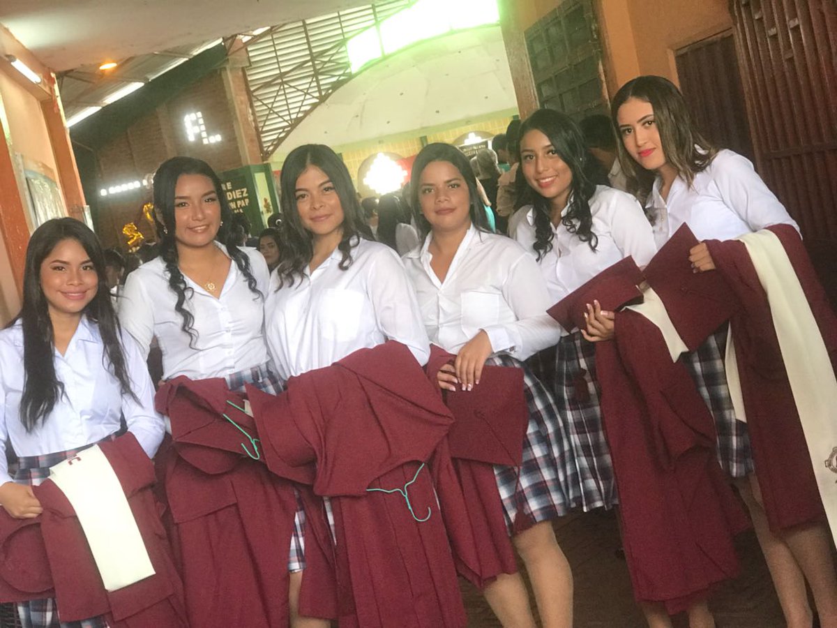 odalysescala's tweet photo. GRADUATED🤩👩‍🎓 https://t.co/h5Ct0b0juF