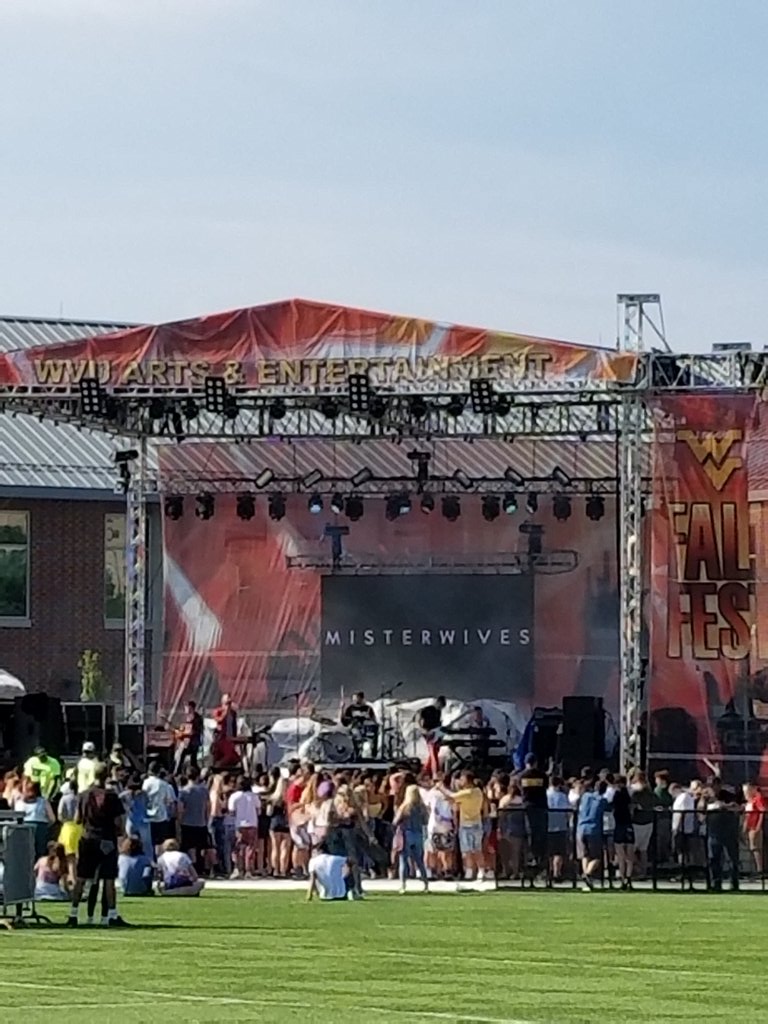 wvuevents's tweet photo. . @MisterWives is on stage. #wvufallfest https://t.co/DErXSsbuj9