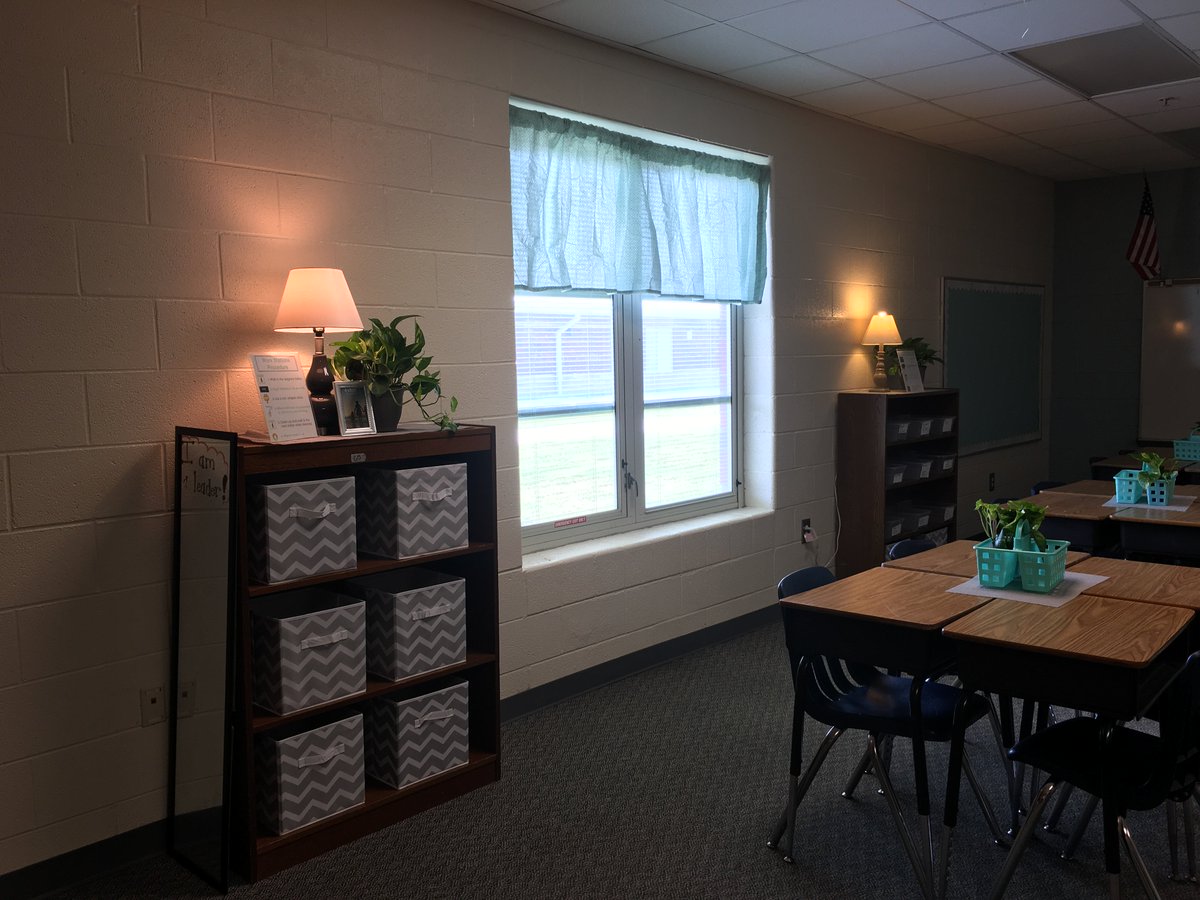sjeter10's tweet photo. Ready for another fantastic year! Thank you so much Alyssa Braddy for decorating my room! @SEstarsR2 https://t.co/3ipKX6xKAN