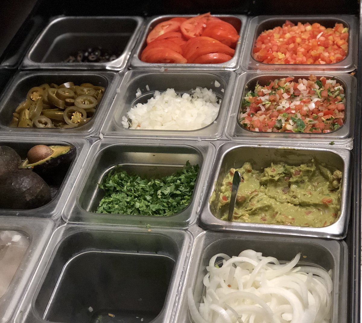 WE MAKE SURE TO ALWAYS USE THE FRESHEST PRODUCE WHEN PREPARING OUR FOOD!!!!! 🥑🌽🥦🥒🍠🥔🥙🥗🥘🥩 COME IN TODAY AND FIND OUT FOR YOUR SELF!!! #supertacomexicanrestuarants #supertaco #fresh #freshfood #keepitlocal
