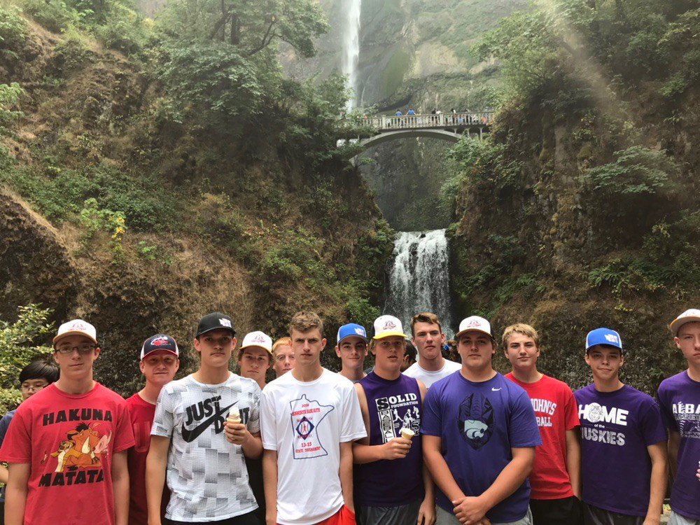 AlbanyMNWS2018's tweet photo. Finding out who's afraid of heights and who isn't. It was the players turn for some sightseeing at Multnomah Falls during their off day before heading into bracket play tomorrow https://t.co/HYezdEdmWx
