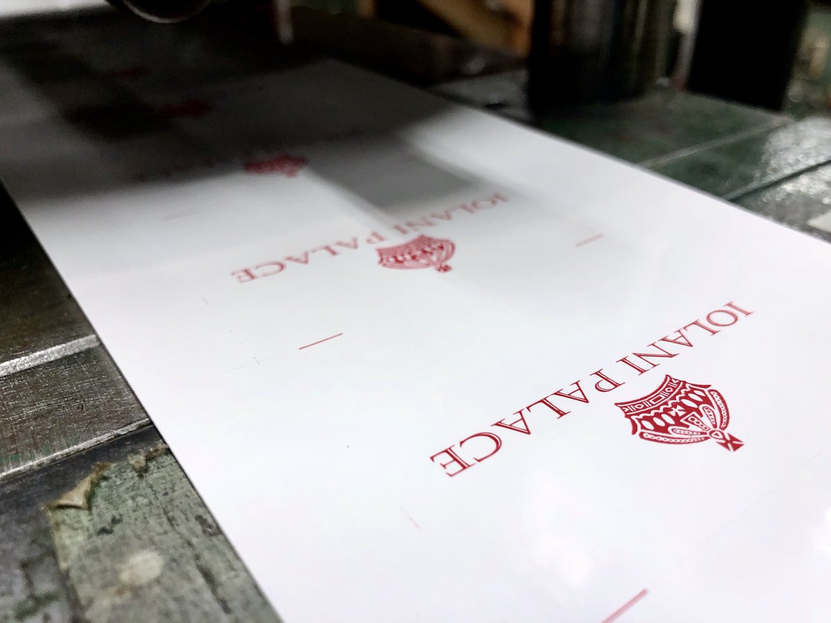 DanaLabels's tweet image. Red is for Royalty. Spot color for @iolanipalacehi. #danalabelsanddesign #iolanipalace #iolanipalacehi #labels #red #spotcolor #pantone #onpress #madeinhawaii #supportlocalhawaii