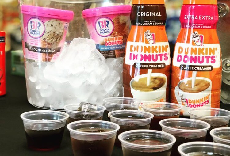 GTUniverseINC's tweet image. Our summer edition of #SipsAndTips led by Chicago’s own “Coffee Whisperer” Jay Beaton allowed customers to try cold brew samples infused with DD creamer AND also DD flavored ice cream! “Buy Two DD coffees &amp;amp; get a FREE DD Baskin Robbins ice cream” is still happening at @jewelosco!