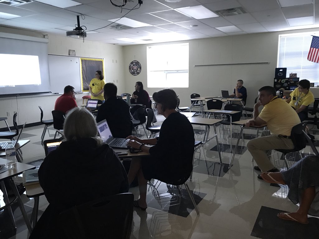 EdTechSmith's tweet photo. Round 3 #rledtech18 Summit shout out to @todd_mcclimans @AyresAlly @RLAxeMJ @MissZerfossa @mrs_taylorRL @MissWeidler_RL @CDermatis sharing fav tips, tricks and tools @khanacademy @GooseChaseEDU @Seesaw @rlschools #RLpride https://t.co/NFp3md7tlT