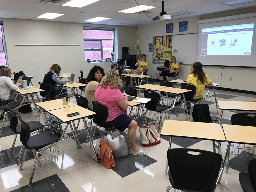 EdTechSmith's tweet photo. Round 3 #rledtech18 Summit shout out to @todd_mcclimans @AyresAlly @RLAxeMJ @MissZerfossa @mrs_taylorRL @MissWeidler_RL @CDermatis sharing fav tips, tricks and tools @khanacademy @GooseChaseEDU @Seesaw @rlschools #RLpride https://t.co/NFp3md7tlT