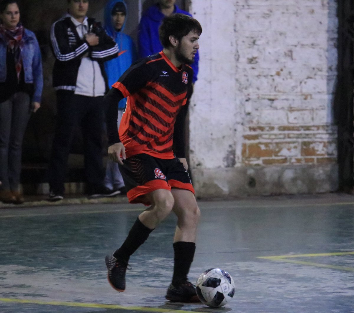 AFEMECFutsal's tweet photo. #LigaPremium | Final del encuentro!

@clubfilouna (6) - @AFEMECFutsal (2).

#LigaPremium #Repechaje #IDA https://t.co/Avsingt8FD