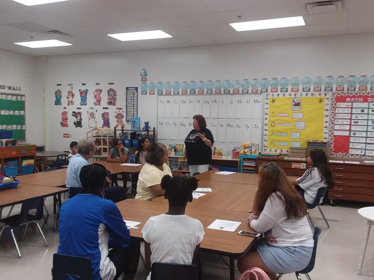TabithaSHamilt1's tweet photo. Learning is already taking place at  @IbrahamES for students and parents during our during our Kindergarten Ice Cream Social! https://t.co/WBVvldUEtk