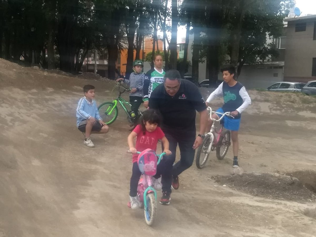 boxerduran's tweet photo. Entrenamientos Bmx CDMX, liga avalada por la Comisión de BMX CDMX https://t.co/8byfdRIRaS