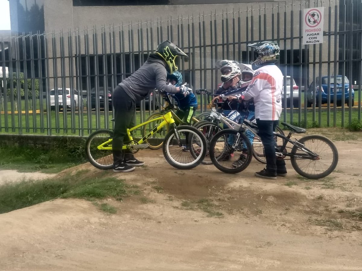 boxerduran's tweet photo. Entrenamientos Bmx CDMX, liga avalada por la Comisión de BMX CDMX https://t.co/8byfdRIRaS