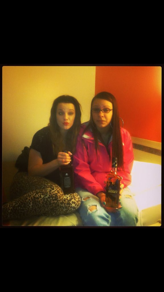 MKeefer5321_'s tweet image. I fucking miss y'all 😭 shit ain't the same without y'all. #freegreezy #freesam #freecomp #freekara 💔