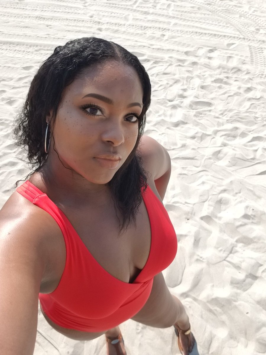 UCBeauty85's tweet photo. #PastWeekend #BeachFlow 👙🏖😏 https://t.co/SDtFGwjFB1