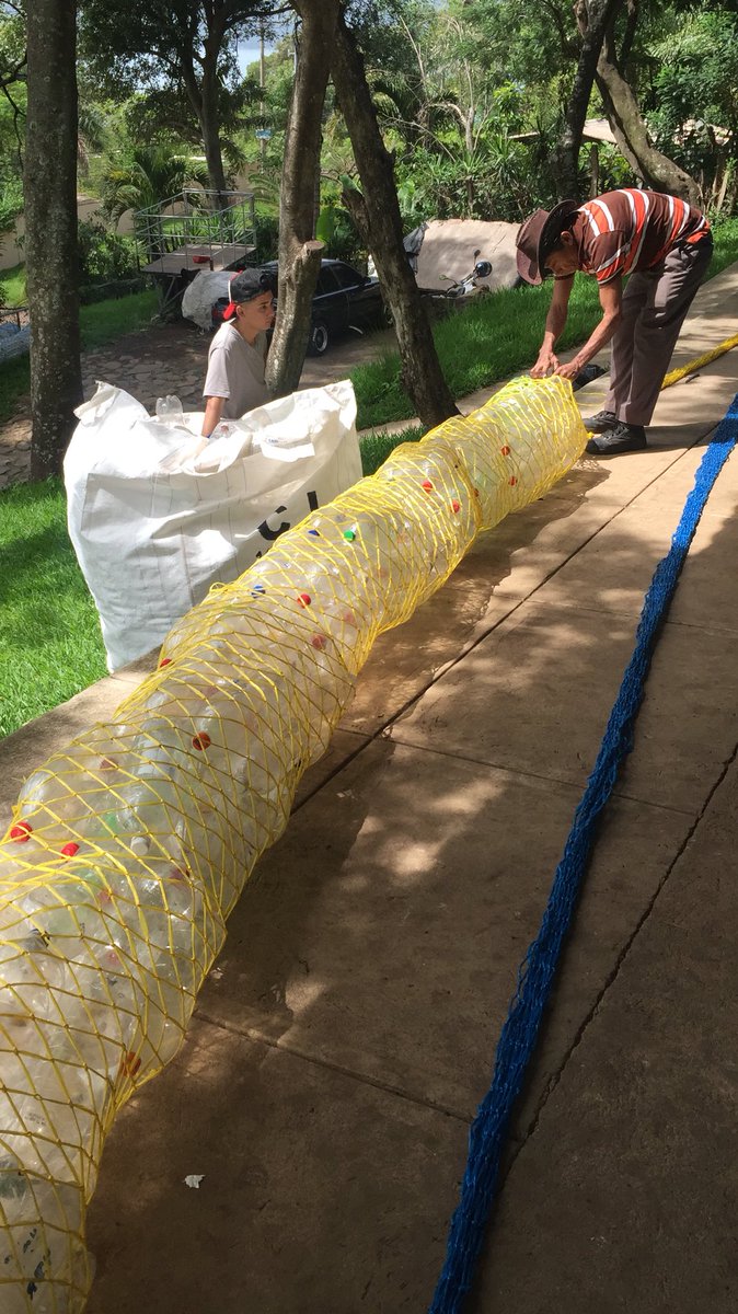 ACoatepeque's tweet photo. Listos para instalar la segunda Eco-Borda en el #lagodecoatepque con #accioncoatepeque apoyando la #Limpiaton https://t.co/zkZfJLXdlt