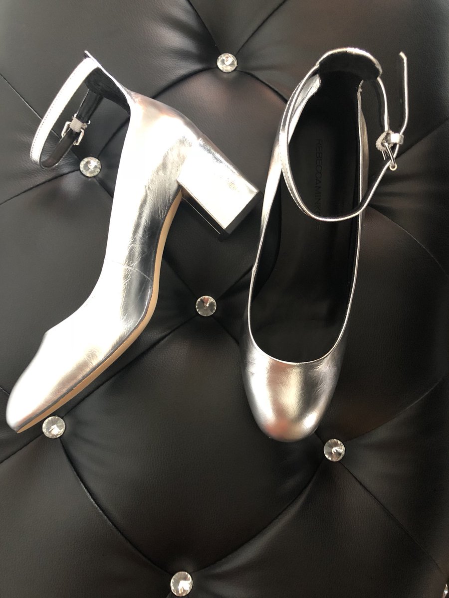 Dawn_dhstyle's tweet photo. #TuesdayShoeday! Frugal Fashionista Find! These Rebecca Minkoff shoes I found @nordstromrack were $174.95 marked down to $$22.74!!!That is 87%off!
#rebeccaminkoff#shoes#deal
#frugalfashionistafinds#style
#fashion##fashionstylist #personalstylist#athleisure
#dhstyle https://t.co/Bag1ZwmMh5