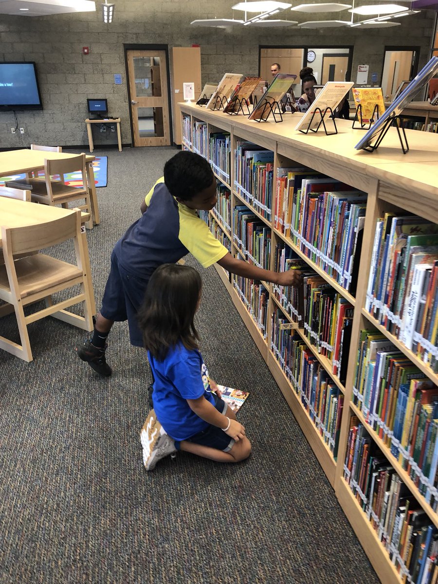 MrsTarynBrinlee's tweet image. We got to be the FIRST class to checkout books from the brand new @CRE_Cardinals library at 9am this morning! Pretty special. I can’t think of a better way to start a school year. #WallsWorldChangers #CREteach #cpsbest