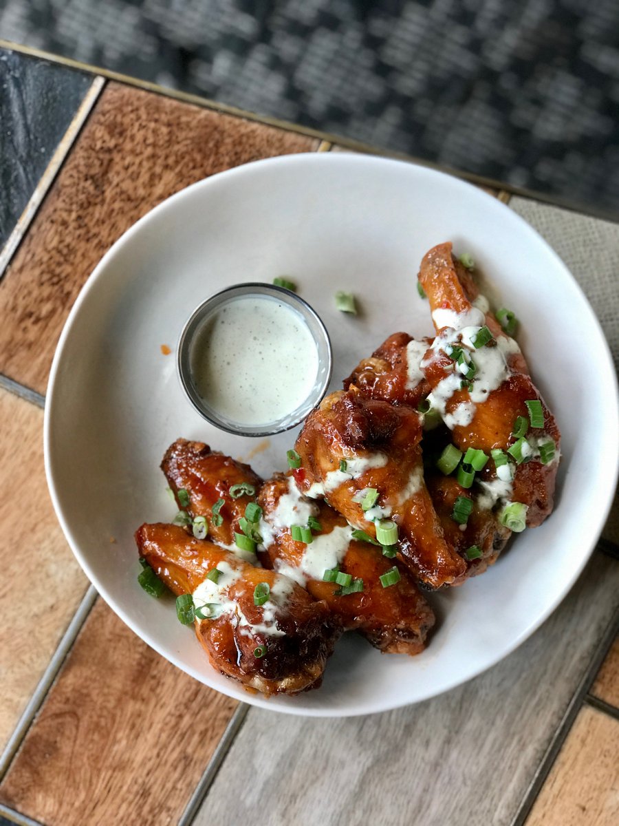 House Wings- sweet chili garlic sauce, scallion ranch dressing, crunchy, tasty and $.50 per wing today from 5pm until closed!! #freshretro