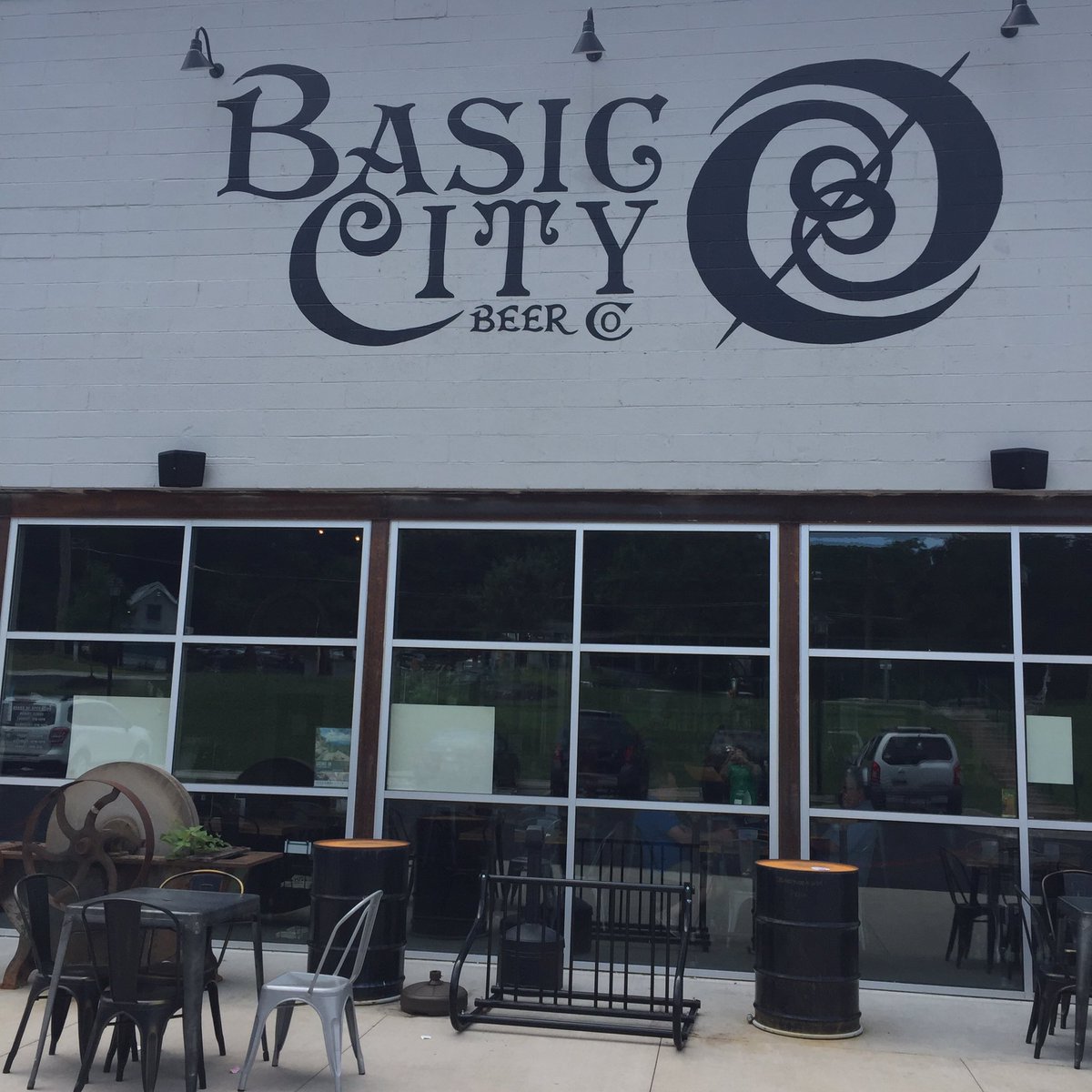 DrinkLocalVA's tweet photo. Great beer and awesome arcade room. Definitely go checkout @basiccitybeer https://t.co/Rh07xArIuB