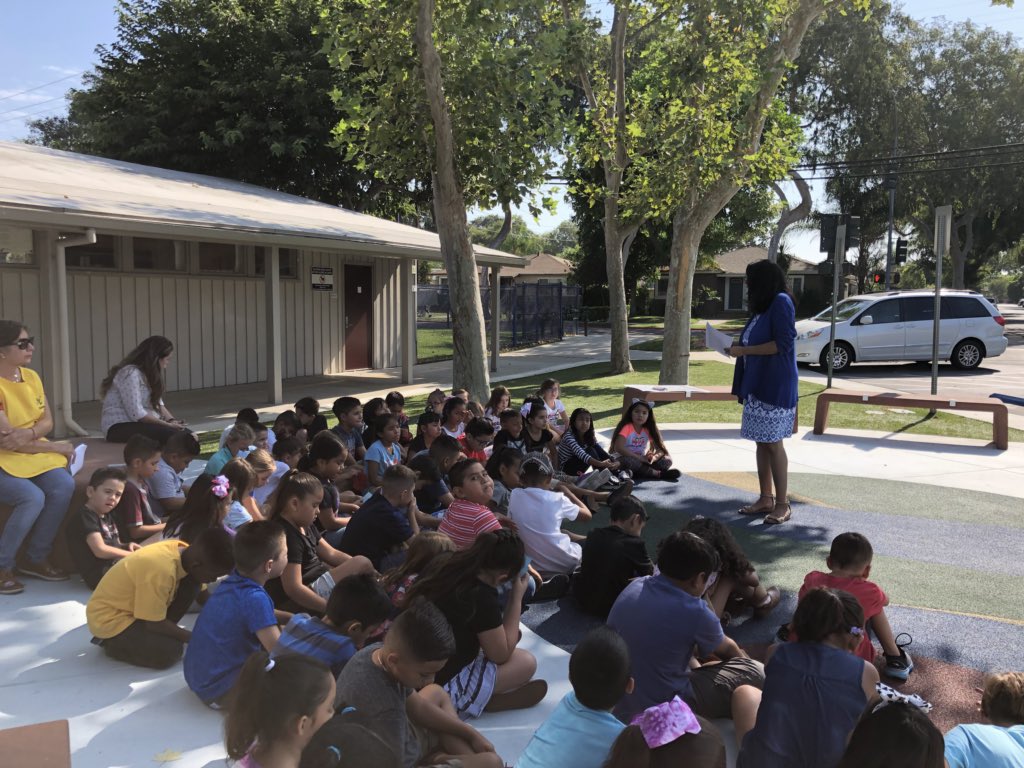 ms_rubalcava's tweet photo. Nuestro segundo día de segundo grado incluyó rotaciones de PBIS/ Our second day of second grade included our PBIS rotations #fsdlearns https://t.co/NVFPNwIJmu