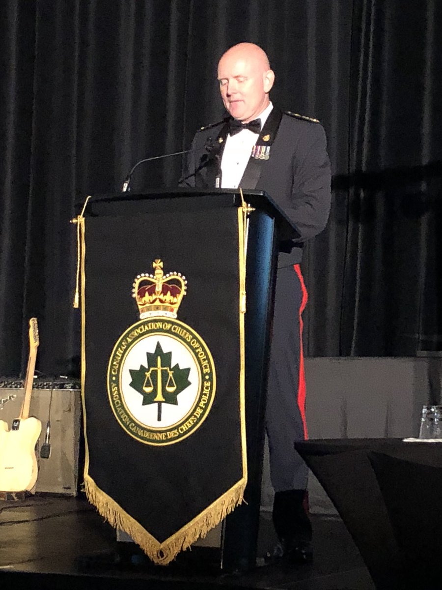 CACP_ACCP's tweet photo. We are pleased to officially swear in @ChiefPalmer of @VancouverPD as the new President of the Canadian Association of Chiefs of Police at #CACP2018. Congratulations Chief, from all your colleagues in #policing across Canada. #cdnpoli #CACP2018 https://t.co/jjyG8FZpgX