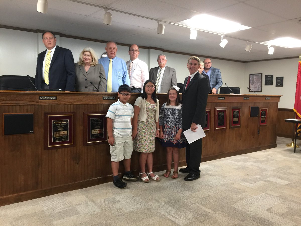 HCSAcctArchive's tweet photo. Marcie and Tiger of Alpha and Grace of Manley recognized by board as Tennessee’s Top 100 Readers. @BuddySmith13  @volfan2005 @KaseyNSelf https://t.co/lDaXT6edLB