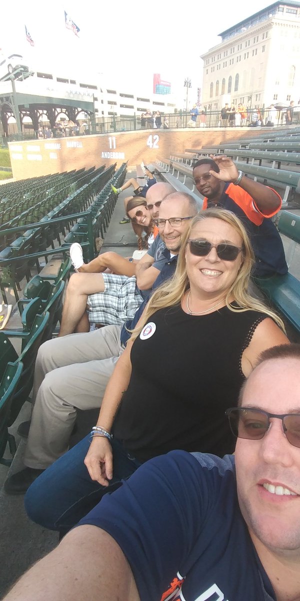 dartonsmommy07's tweet photo. Play ball. Tigers v White Socks
@asm212230 @MarkAWilliams5 @THDMadisonHTS @MatthewStone422 @SallyGansiorTHD @HDMikeKindig https://t.co/FvECGkIcCp