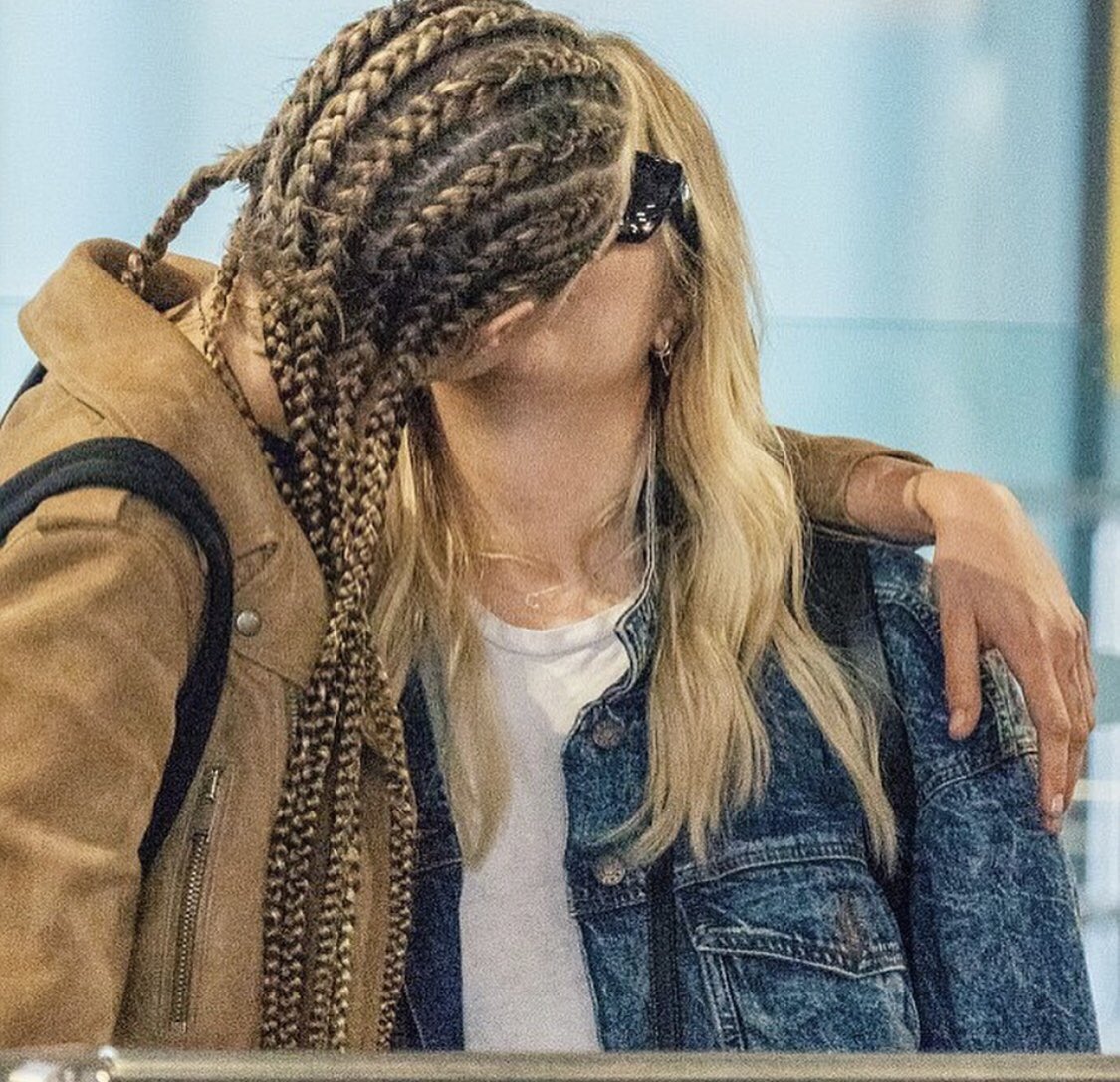 BenzoItaly's tweet photo. Cosa ne pensate di Ashley e Cara? 😍 https://t.co/ClllWCOrdV