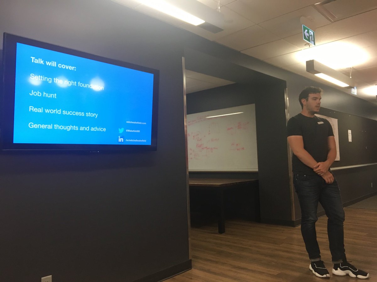 kmacdesign's tweet photo. Starting off ”launching ur ux career!” @wakefield00 @LadiesThatUXLDT https://t.co/0I2KhE0PRc