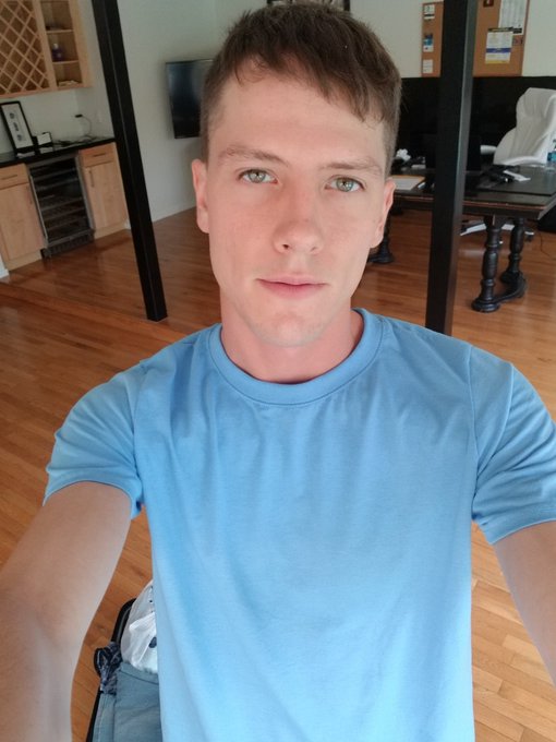 New haircut.. Lookin fresh today on set for Hustler 🤘🤙 https://t.co/X09zdbCuQs<a href="/tag/mvsales"class="tags"><span>#mvsales</span></a>