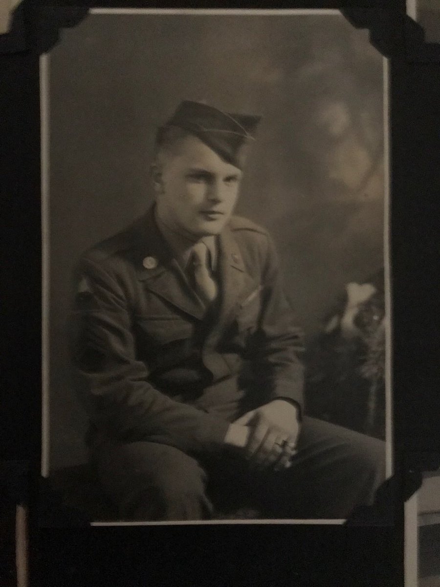 (2/9) Some background on my grandpa first:・Forged his birth certificate & enlisted at 16・Spent his 1st year of service as an Army boxer (story for another day)・Landed on D-Day・Sent to PI for mop-up fighting before V-J day・Among the 1st to arrive for the occupation