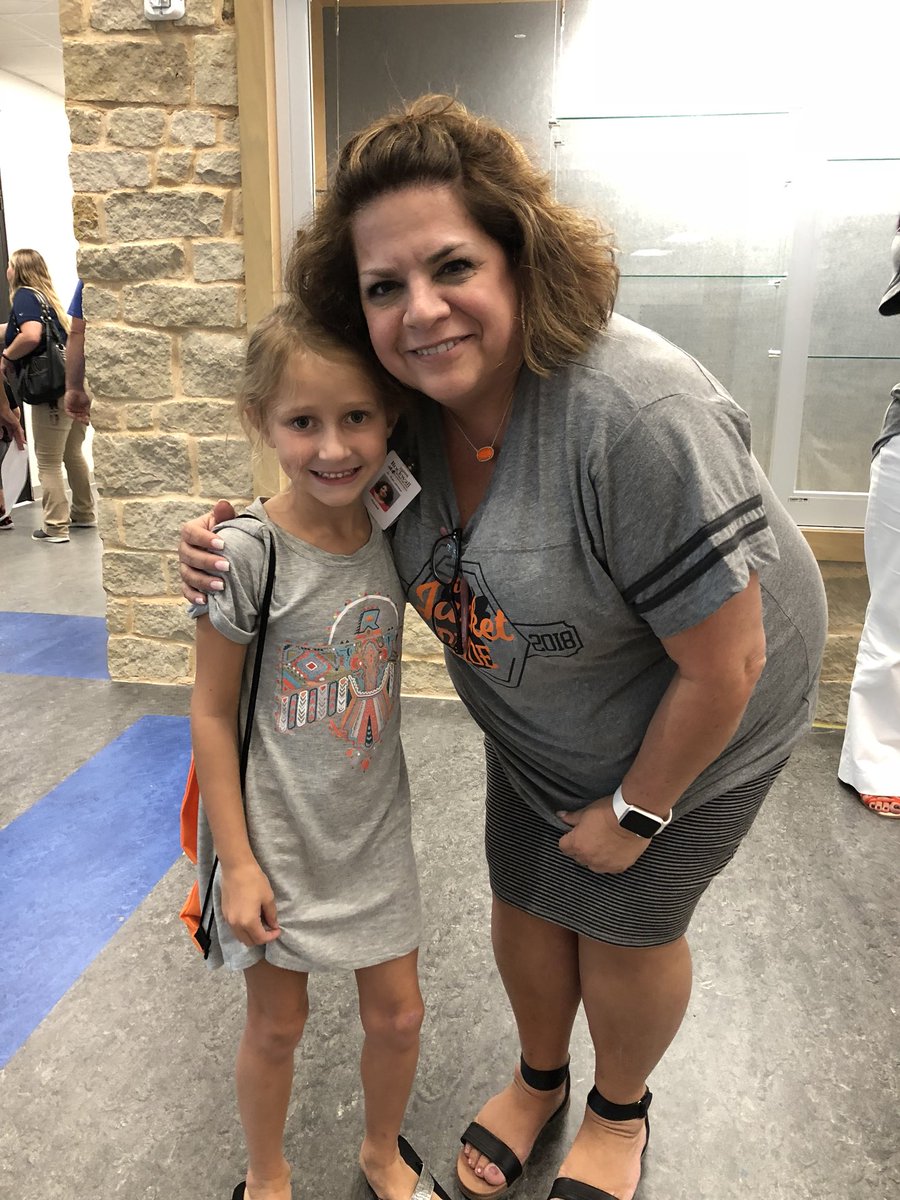 Dobbs_Elem's tweet photo. Thank u lil jacket families for sharing your precious children with us! We’re going to have a great yeAr🧡🖤🧡🤟🏽@ruthwj @loribaileyteach @IloveRISD @rockwallschools https://t.co/t5ynP4u91a
