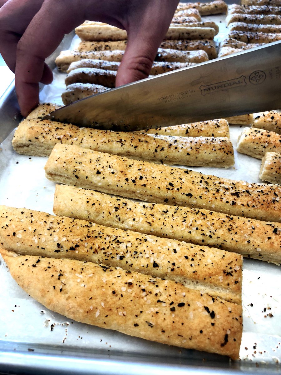 marcyella76's tweet photo. Future RDNs testing recipes for upcoming #culinarymedicine workshops @montanastate #foodasmedicine #nutrition https://t.co/H5fUepBgCL