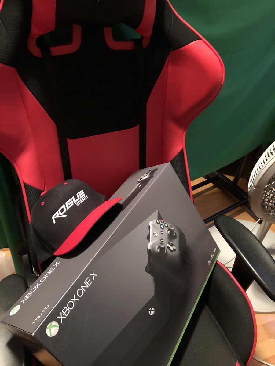 saycredABILITY's tweet photo. Gotta take my quality a step further for my BBGs! Good looking out @GameStop on a heck of a deal on trade-in for original Xbox ones! Setting it up and beginning my DLs! #mostpowerfulconsole https://t.co/DWXiKKHNXk