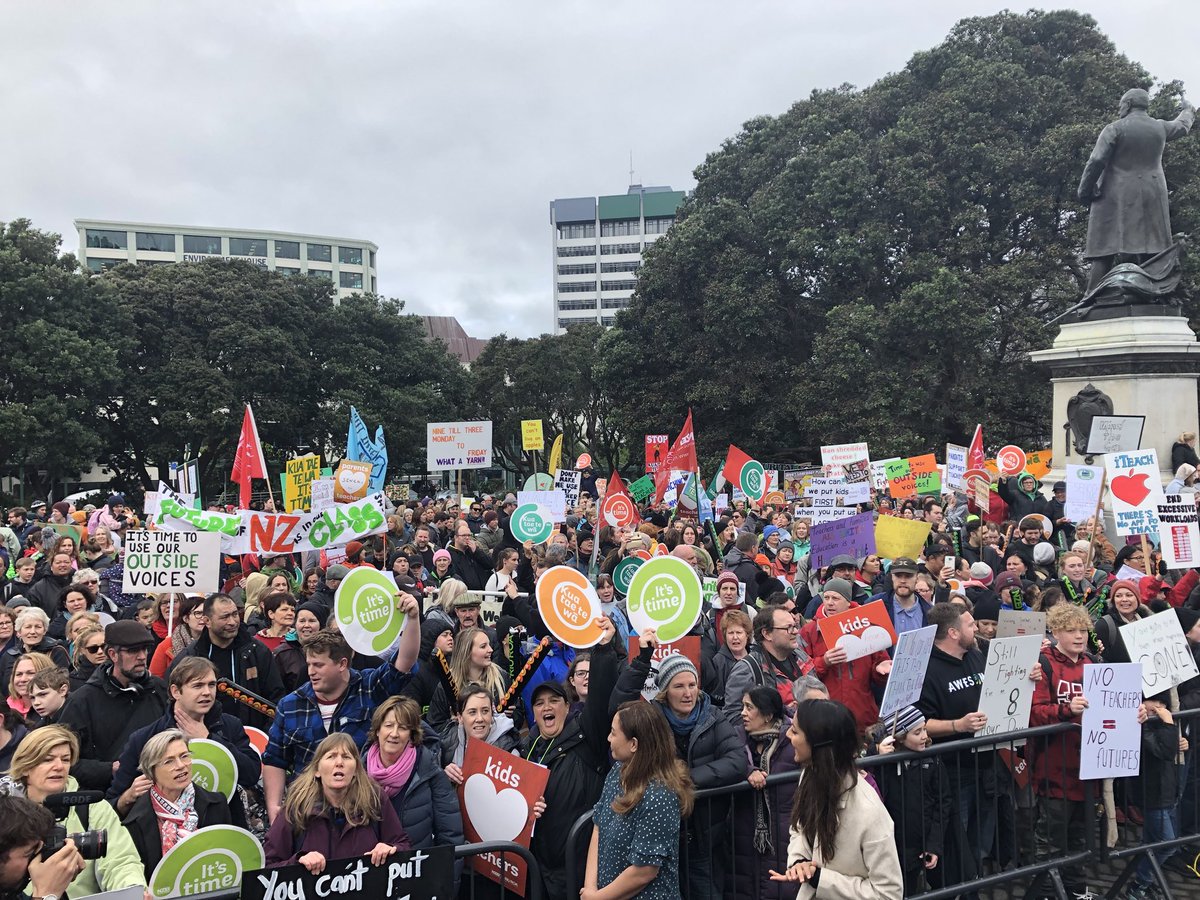 Wellington teachers have a strong sign game. Couldn’t find a group better with a set of felts and some cardboard. #TeacherStrike