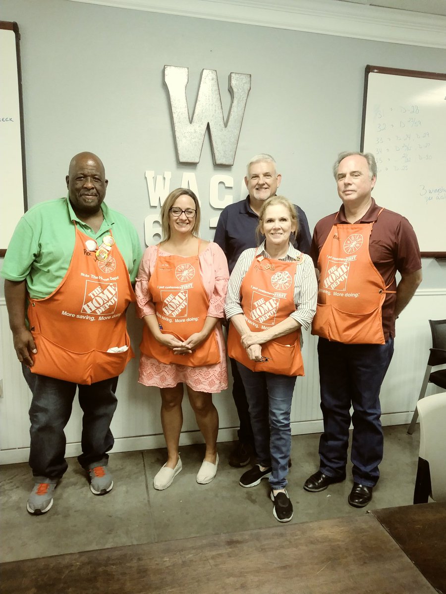 RKJACKSON777's tweet photo. Speciality Tuesday D30 Shelley from Cabinet Makeover and Randy from Steves shared their knowledge of new products and ordering. Great participating from team @jxk867 @Cynthia07725928 @melaniepayneTHD https://t.co/L8x3DesXNp