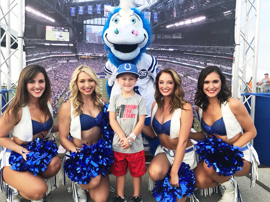 Who’s cuter? 😍🤔 #ColtsCamp 

• RT for the handsome man in front! 
• LIKE for Blue!